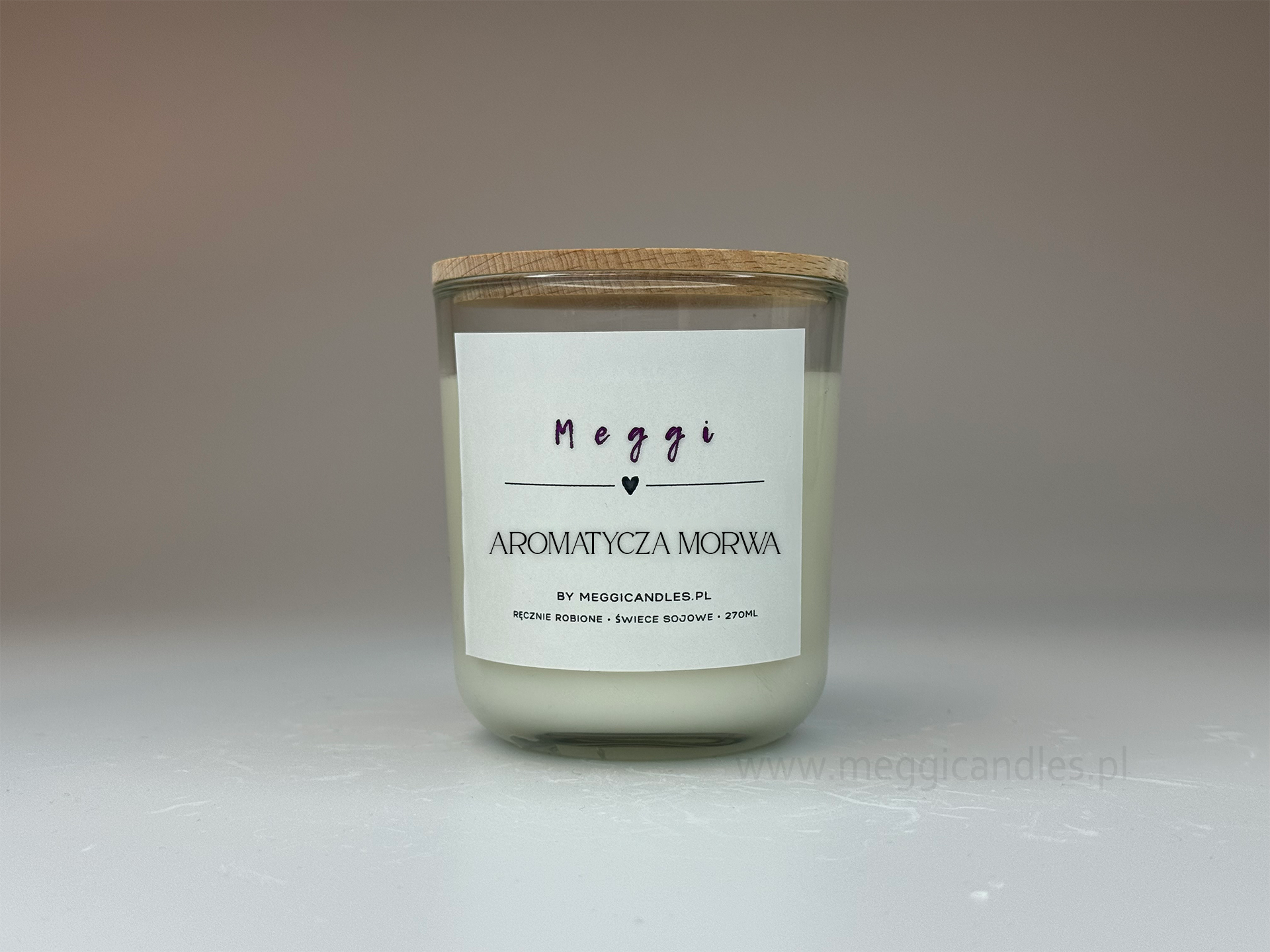 Zapachowa podróż z ekologicznymi świecami sojowymi o aromacie morwy. Megicandles.pl - delikatność natury w każdym zapaleniu.